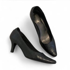 LifeStride Black Leather Kitten Heels
